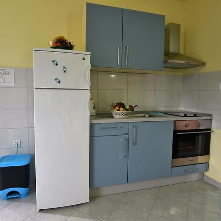 Apartmani Natasa Nino Jezera, Murter Zimmer foto