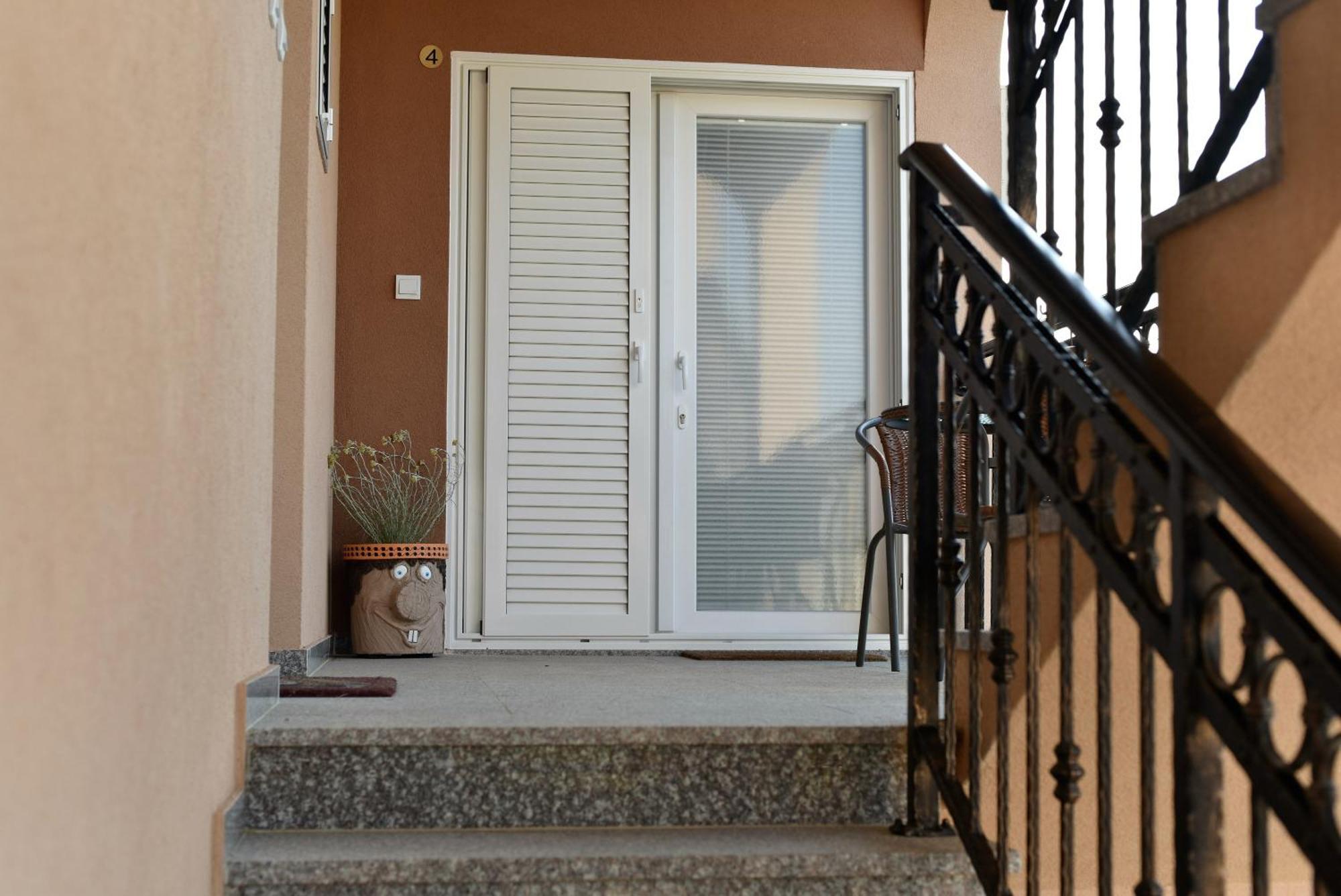 Apartmani Natasa Nino Jezera, Murter Zimmer foto