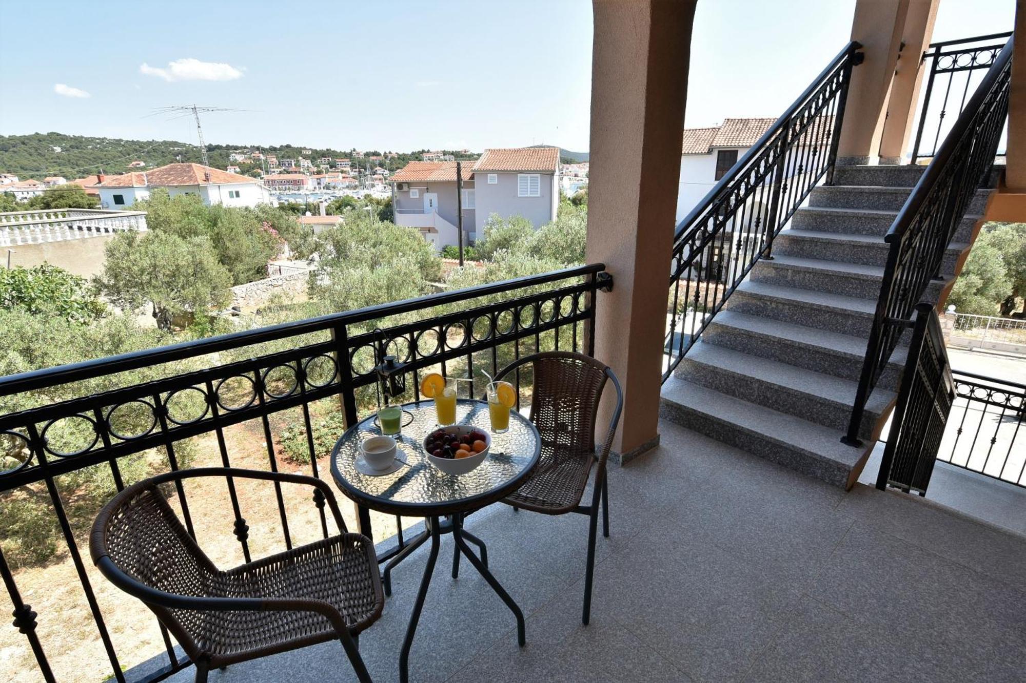 Apartmani Natasa Nino Jezera, Murter Zimmer foto